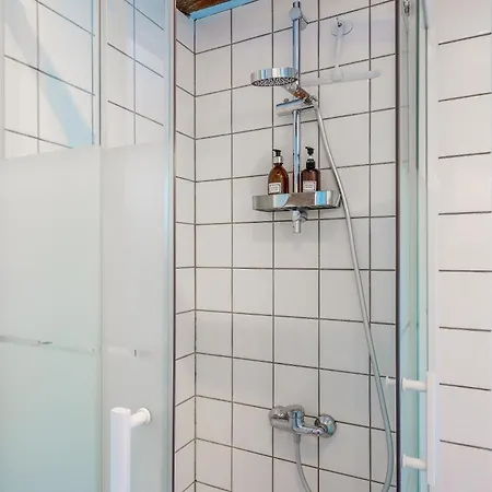 Le Petit Refuge & Your Sweet Loc *